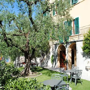 Tiziana Garni Gargnano